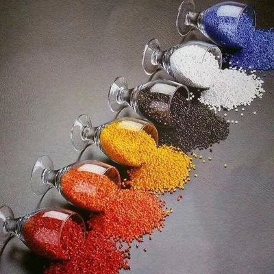 HAUSTIER Flasche blättert doppelte Schrauben-Plastikwiederverwertungsgranulierer-Maschine ab
