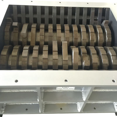 Flaschen-überschüssiger Reißwolf-Plastikmaschinen-niedriger Energieverbrauch 22kw 3000kg/H