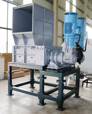 HDPE blaue Trommel schäumte Wellen-Achsen-Plastikwiederverwertungsreißwolf des Behälter-vier